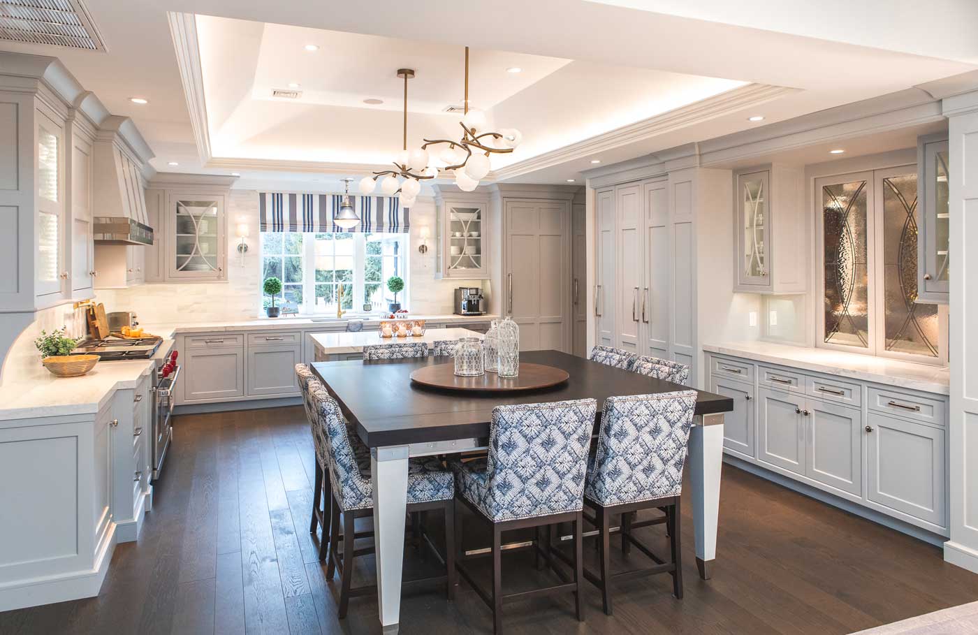 Modern kitchen with dining area