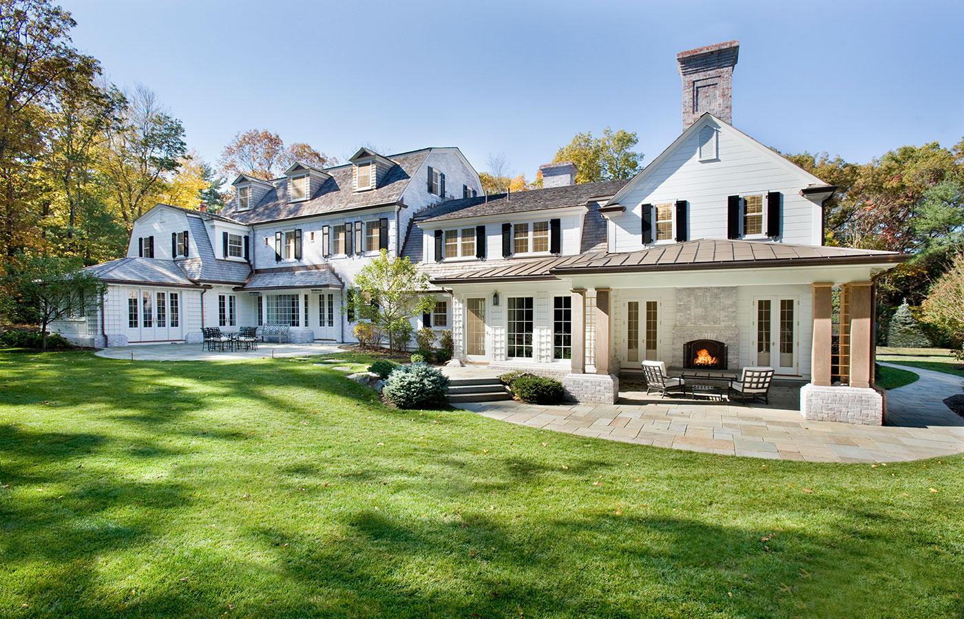 traditional whitewash brice Georgian exterior home in Weston, Massachusetts