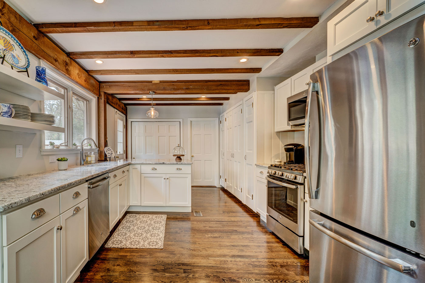 Custom coastal kitchen by Barnes Custom Builders