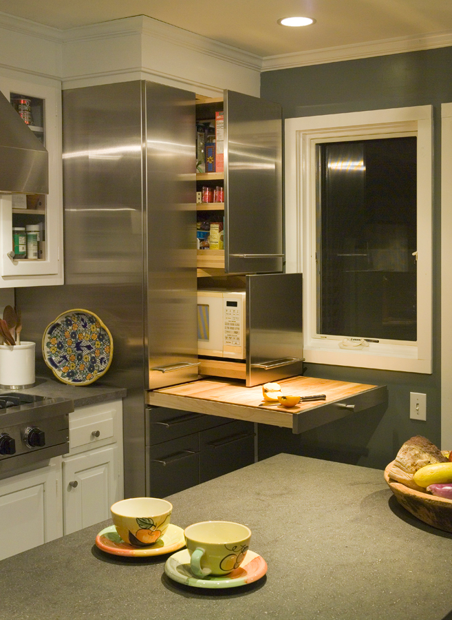 Crystal Lake Custom Kitchen , Photo peter vanderwarker