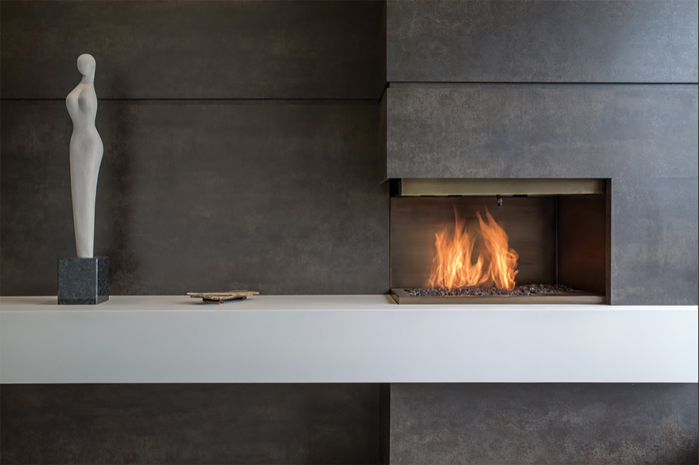 Fireplace surround with Neolith