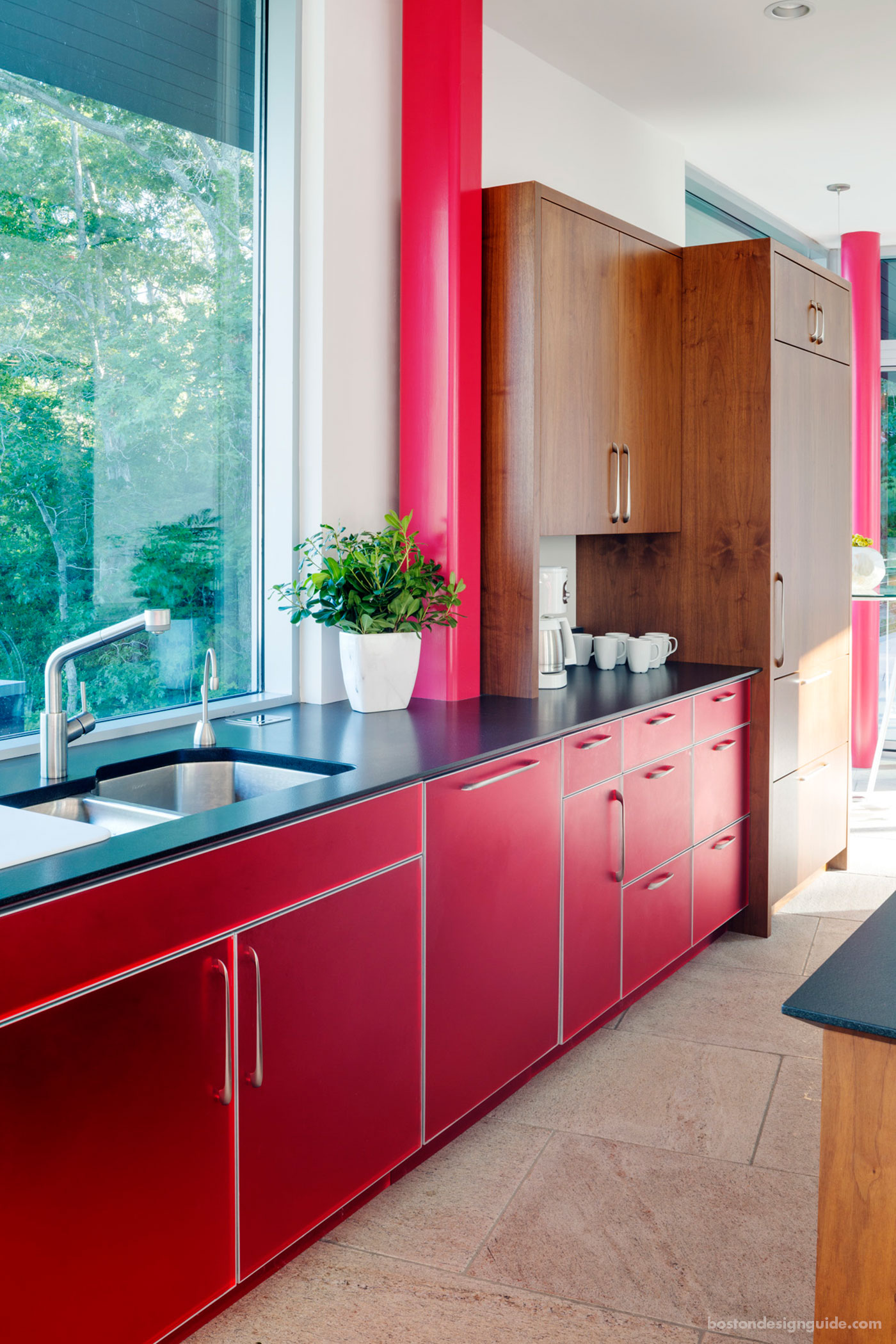 Modern red kitchen by LDa Architecture & Interiors