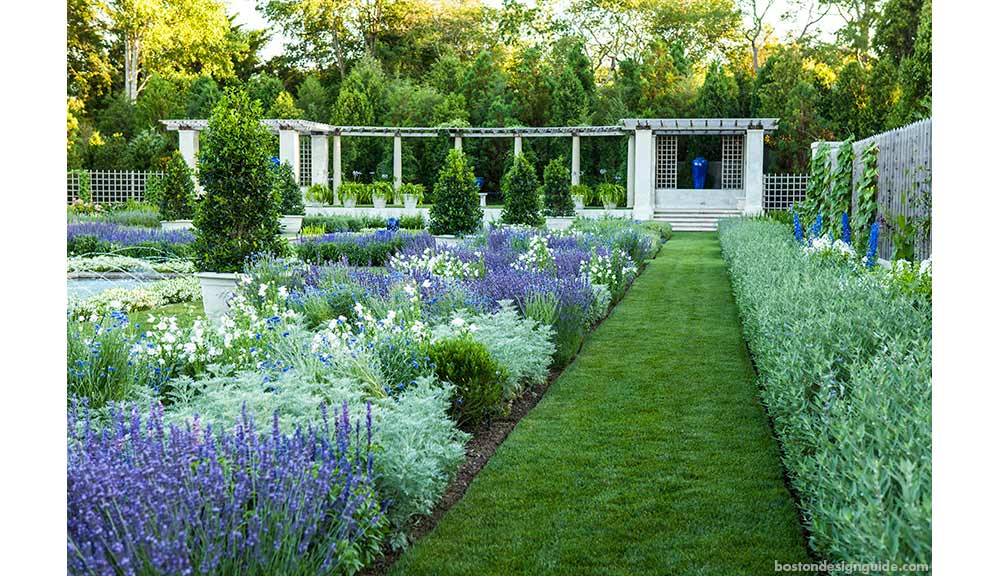 Elegant gardens in New England