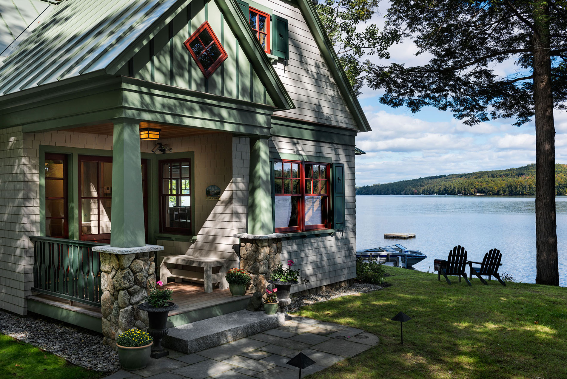 lakeside cottage in Maine