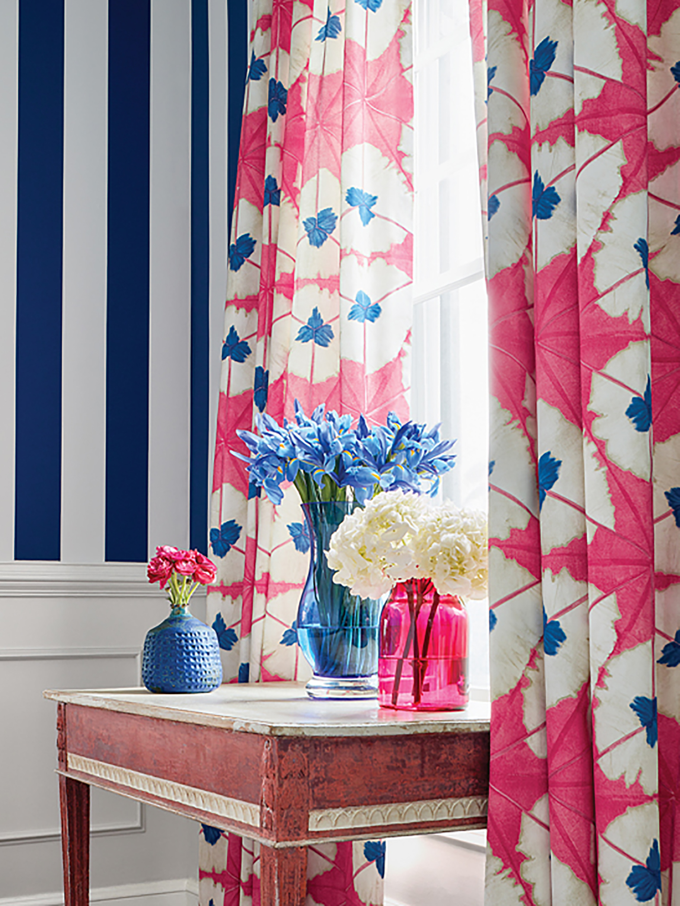 High-end striped wallpaper