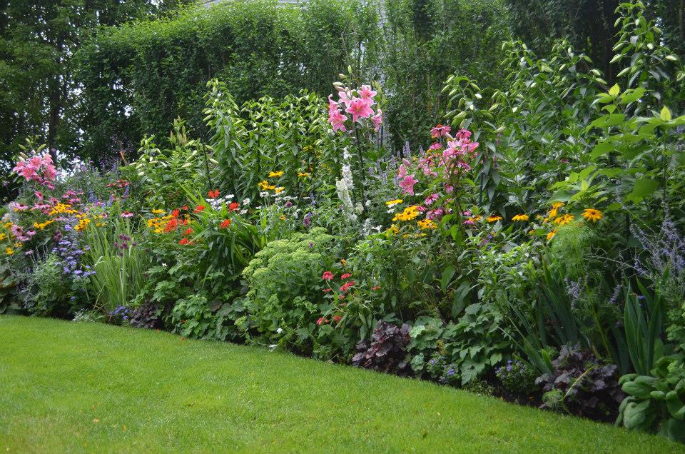 summer walking garden tours