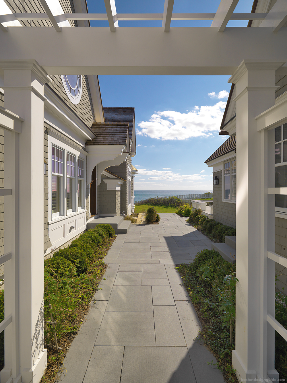 luxury home courtyard