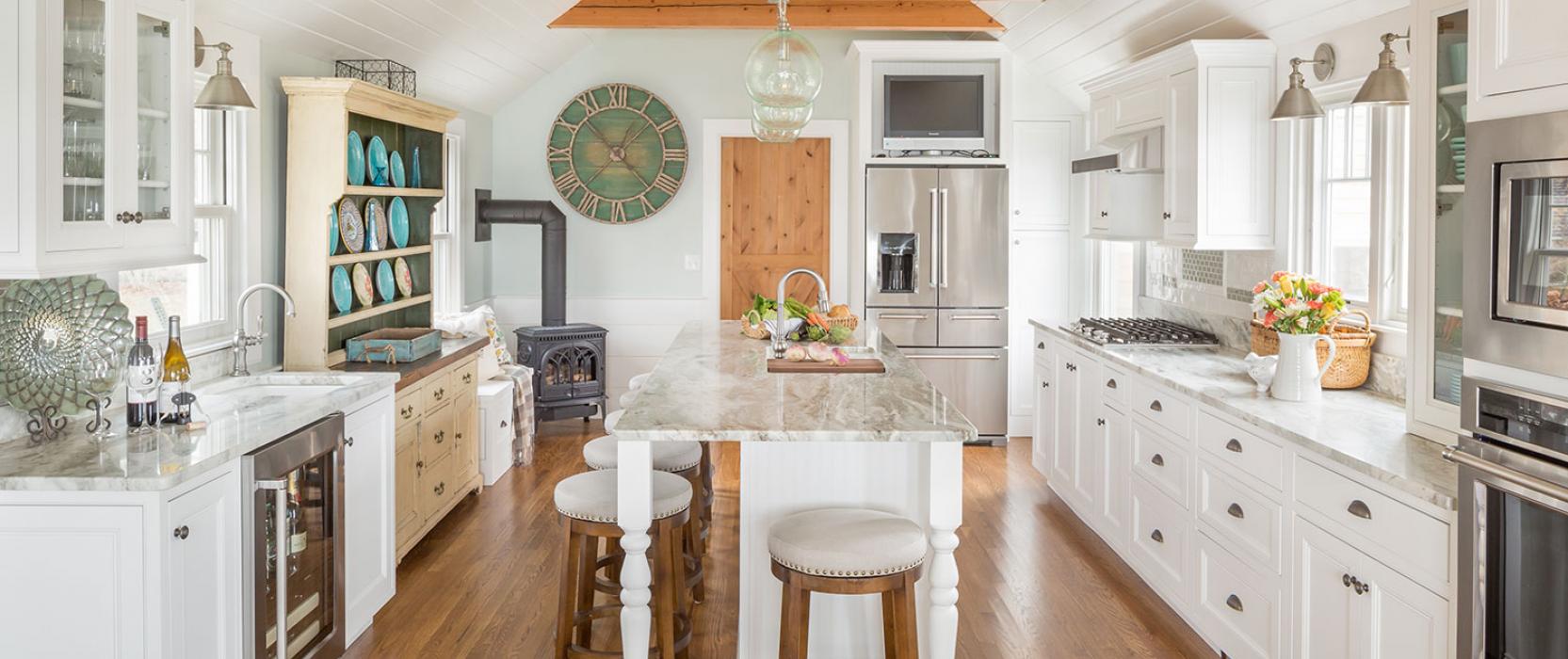 Cape Cod Cottage-Style Kitchen Makeover
