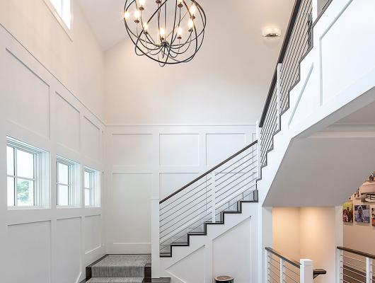 Entry hall by high-end builders Concept Building, Inc.