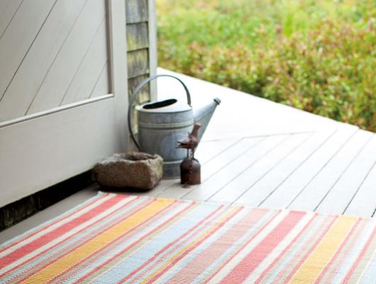 Decorating tip for your deck: indoor-outdoor rug