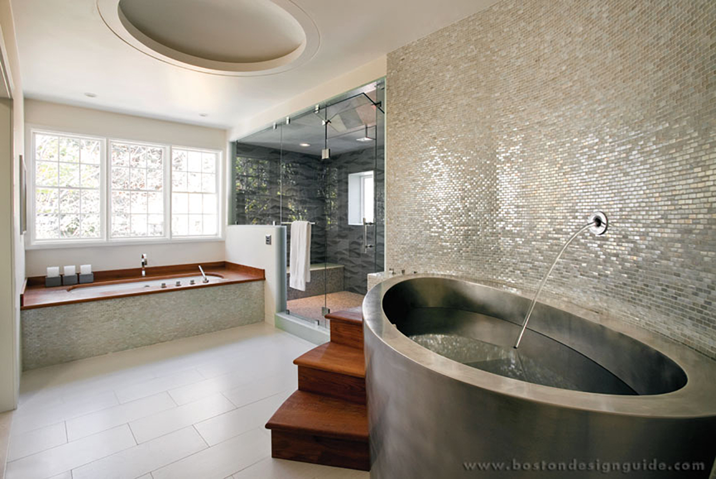 High-end soaking tub 