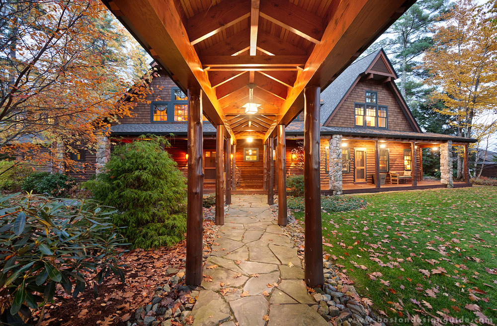 Custom lakehouse with breezeway