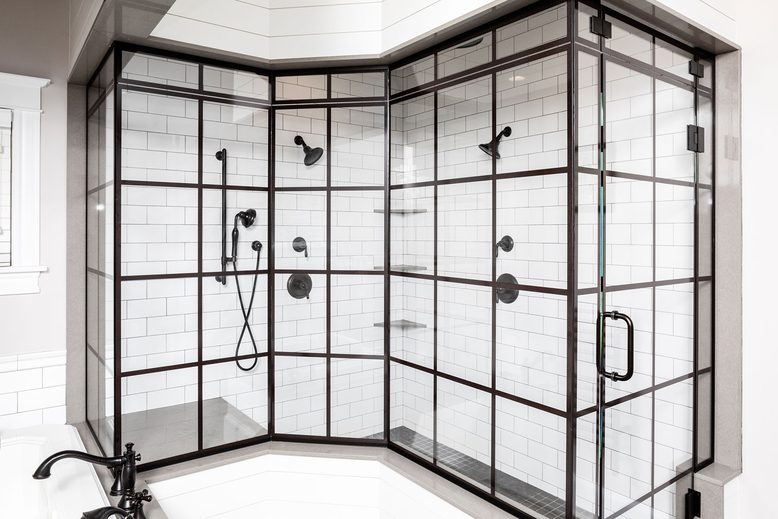 WOON-Tech in-glass printing, grid shower