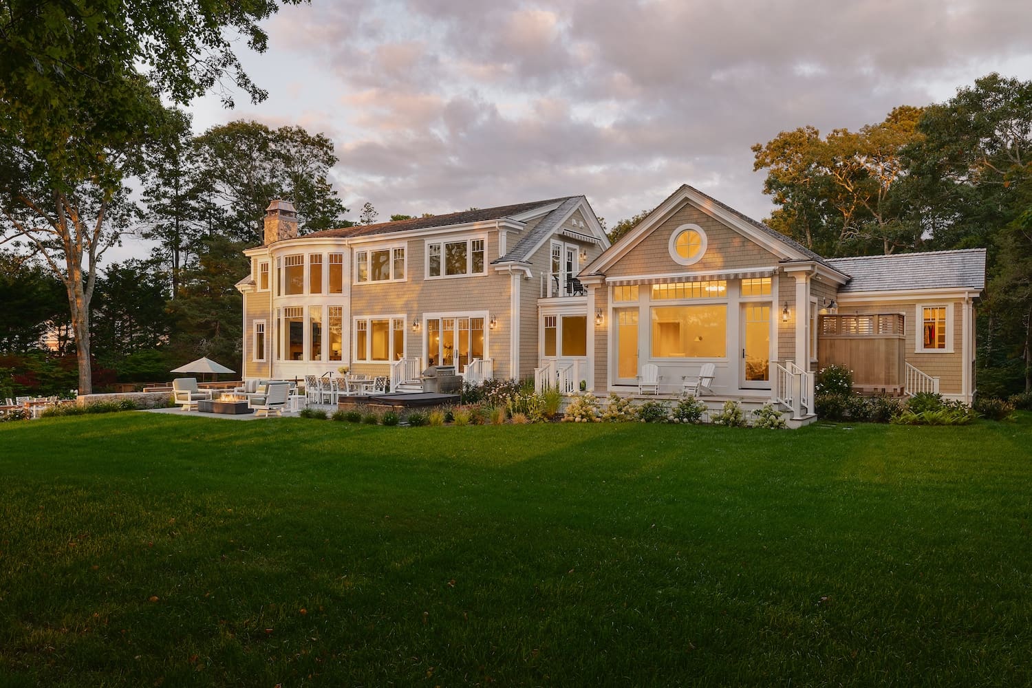 Builder: KVC, Interior Design: Acampora Interiors, Landscape Architect: Horuchi Solien, Landscape Contractors: Francisco Tavares Inc., Photography: Jessica Delaney