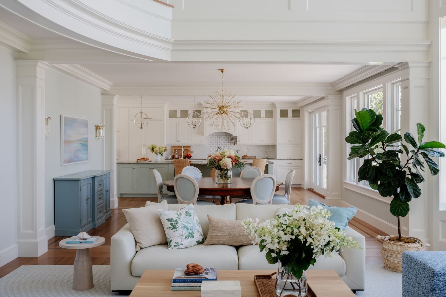 Builder: KVC, Interior Design: Acampora Interiors, Millwork / Cabinetry: Chillmark Design, Photography: Jessica Delaney