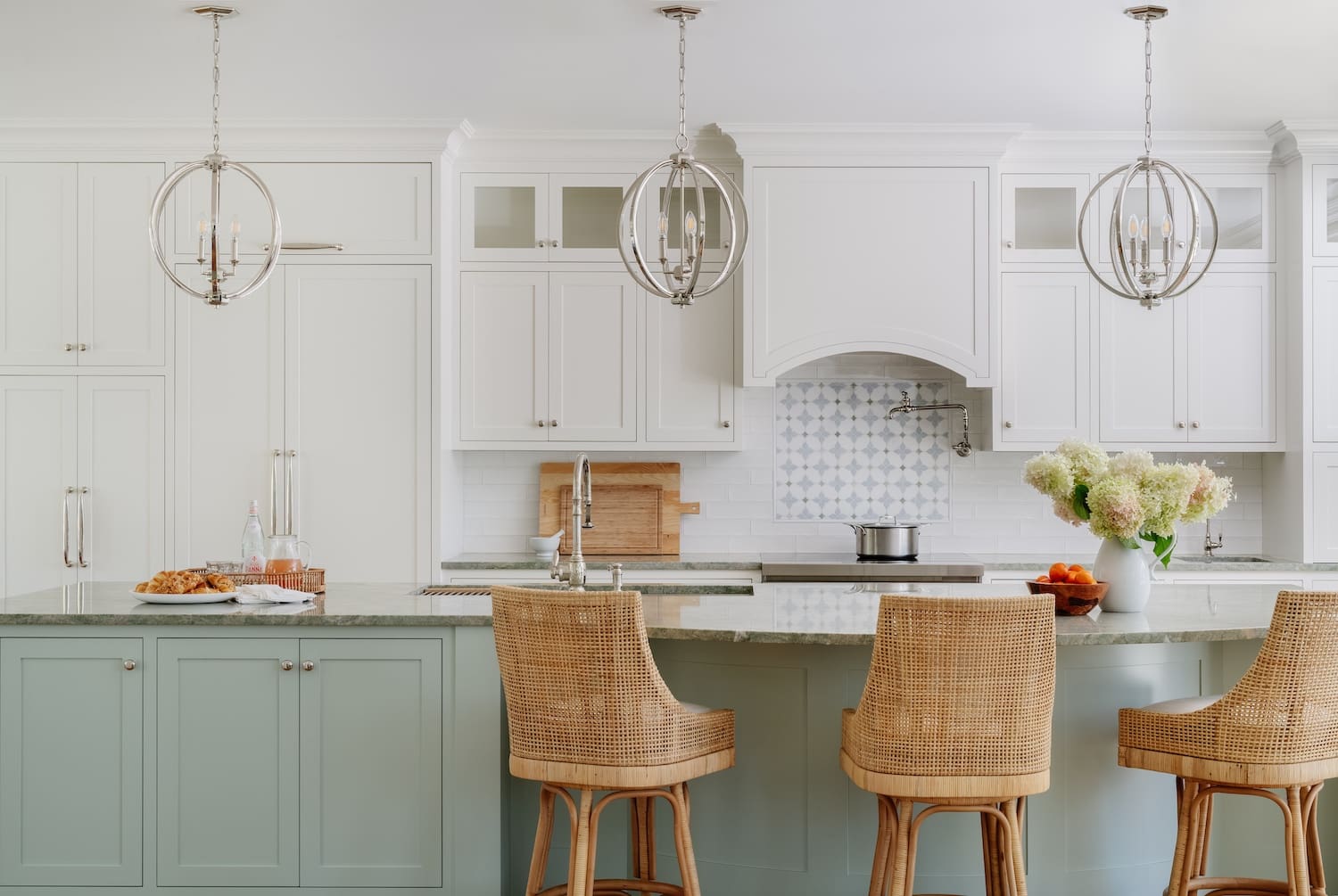 Builder: KVC, Interior Design: Acampora Interiors, Millwork / Cabinetry: Chillmark Design, Photography: Jessica Delaney