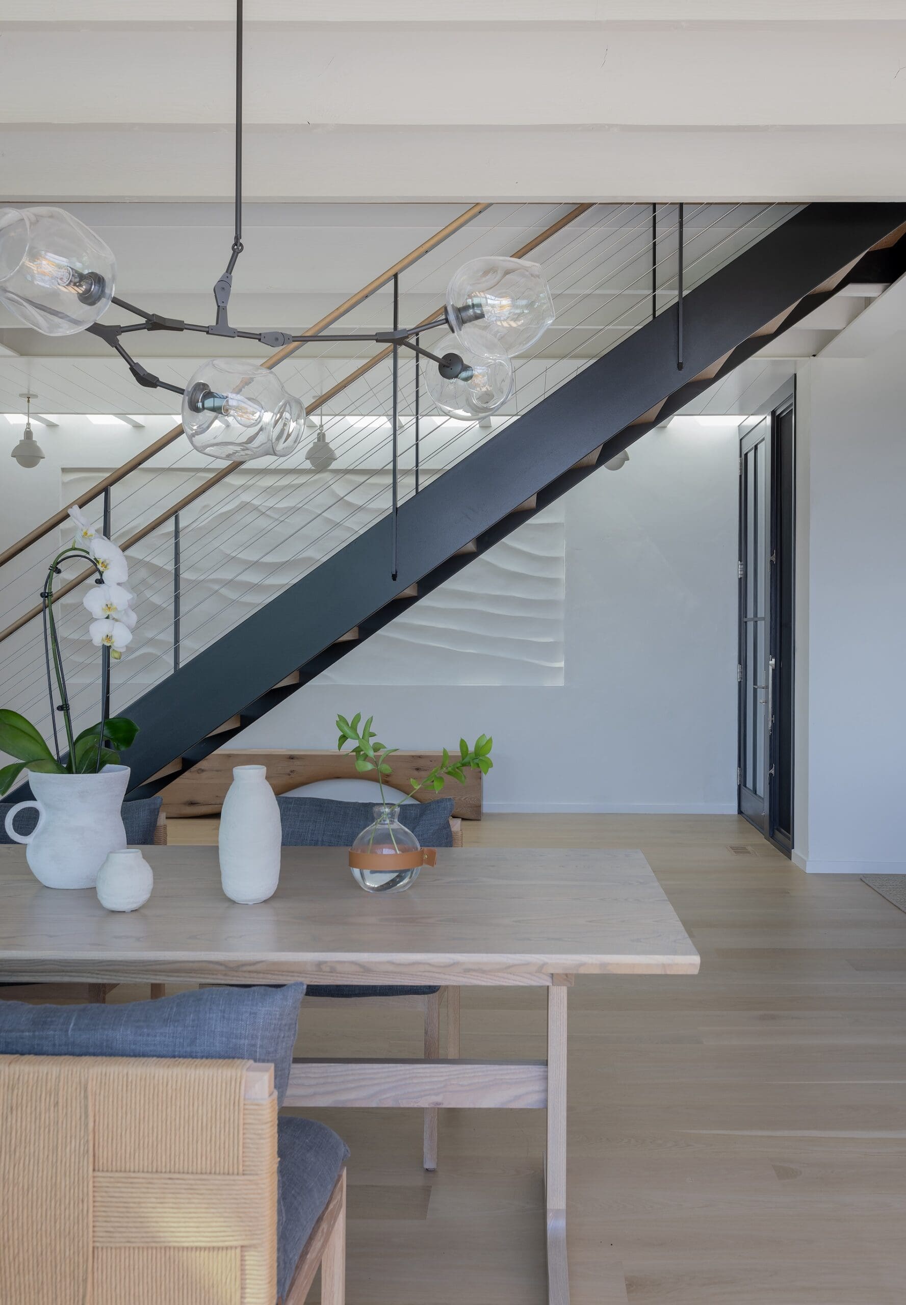 Interior Designer: Martha’s Vineyard Interior Design, Architect: Estes Twombly + Titrington, Contractor: CH Newton Builders, Photographer: Michael J. Lee Photography