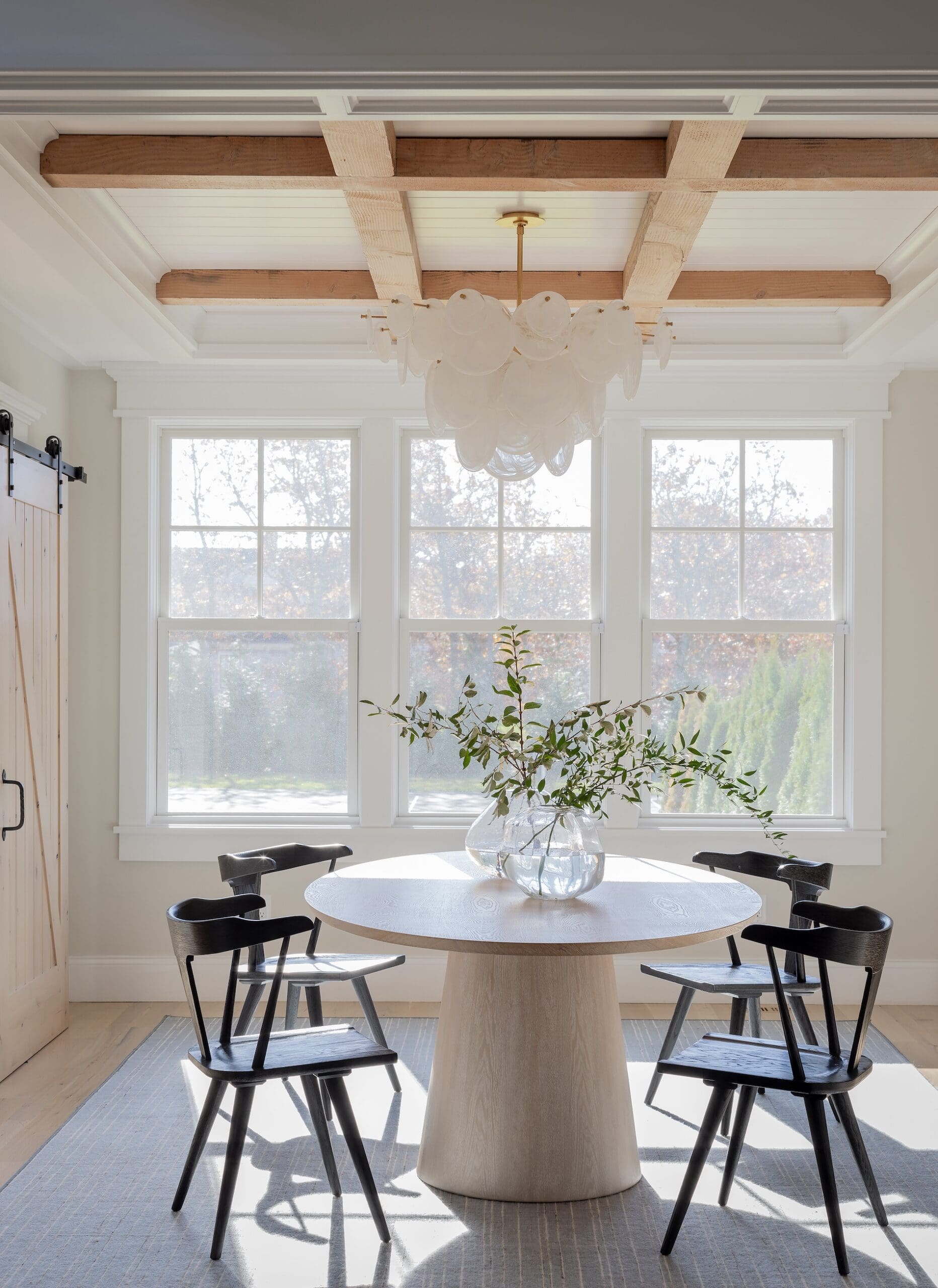 Interior Designer: Martha’s Vineyard Interior Design, Photographer: Michael J. Lee Photography