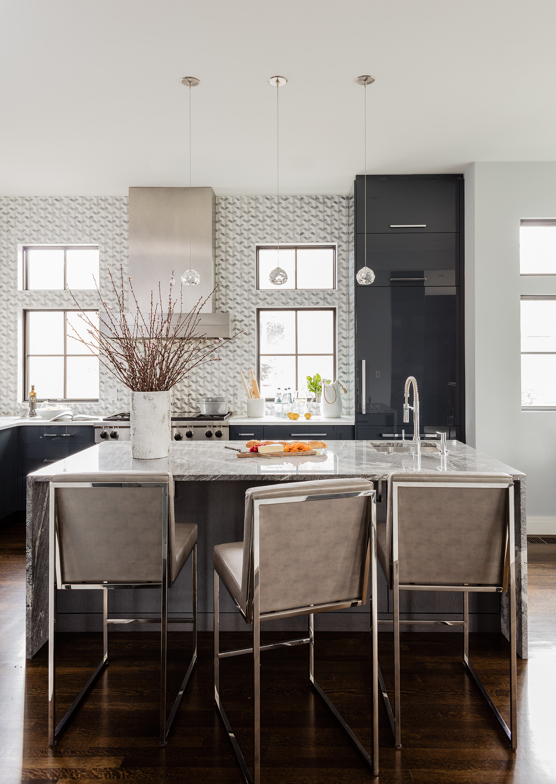 Architect: Peter Sachs, Builder: Gallerani Building and Remodeling, Scope: Interior Design + Renovation, Photography by Michael J. Lee