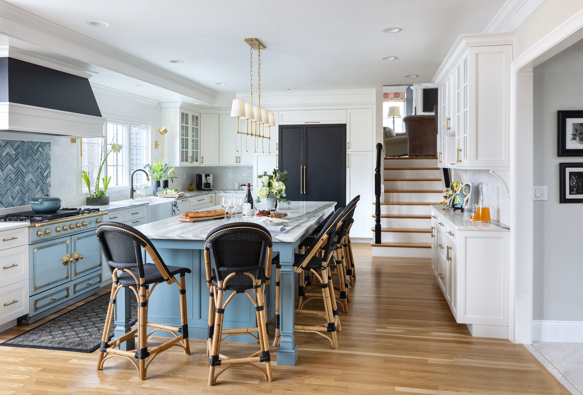 Kitchen Design by Jodi Swartz Principal Designer, KitchenVisions, Photo: Daniel Nystedt @nystedtphotography, Builder: Creative Home Improvements @chicanhelp