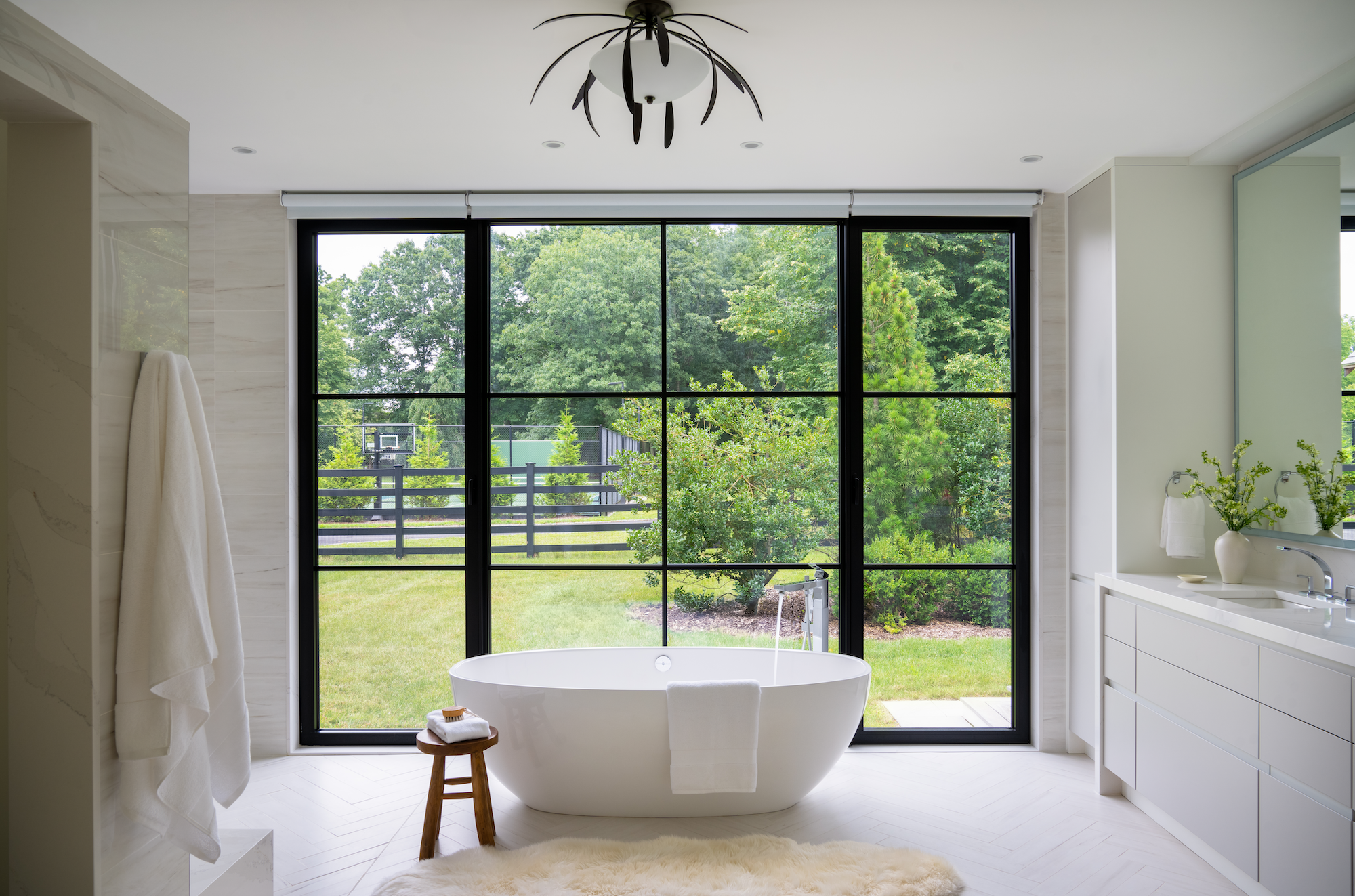 Bathroom Design by Jodi Swartz Principal Designer, KitchenVisions, Photo: Sabrina Cole Quinn @sabrinacolequinn, Stylist: Sean, William Donovan @seanwilliam_styling, Interior Design: Briar Design @briar_design, Builder: JensenHus Design Build