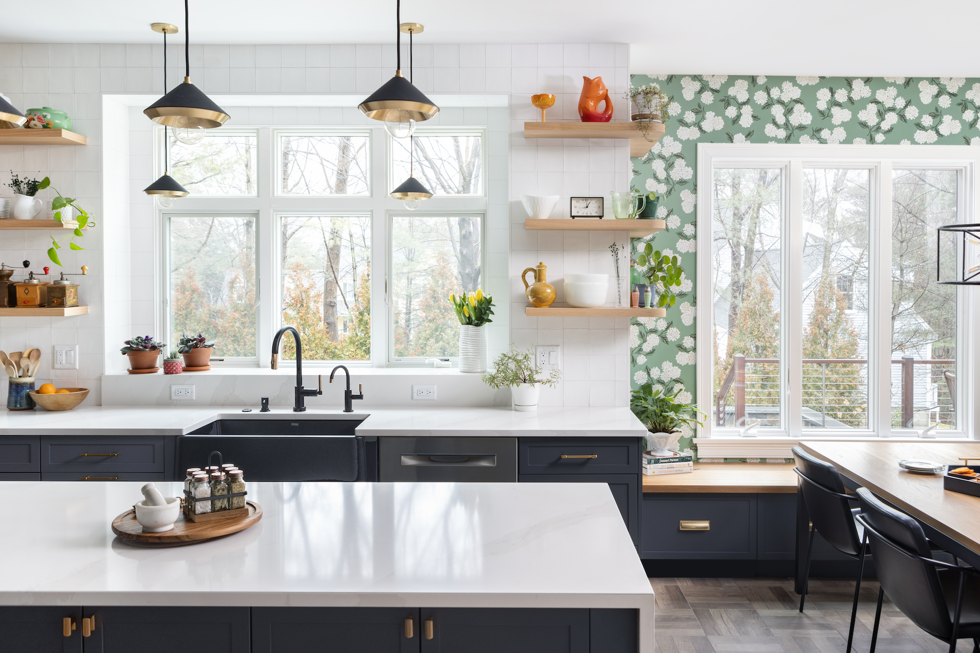 Kitchen Design by Jodi Swartz Principal Designer, KitchenVisions, Photo: Daniel Nystedt @nystedtphotography, Builder: Creative Home Improvements @chicanhelp