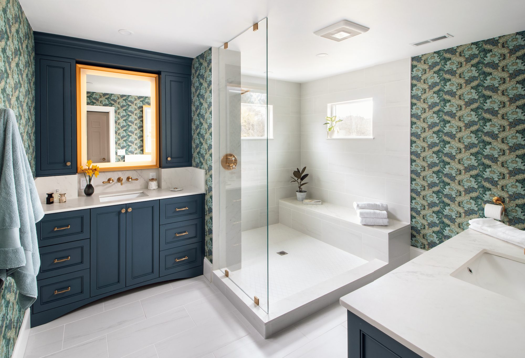 Bathroom Design by Jodi Swartz Principal Designer, KitchenVisions, Photo: Daniel Nystedt @nystedtphotography, Builder: Creative Home Improvements @chicanhelp