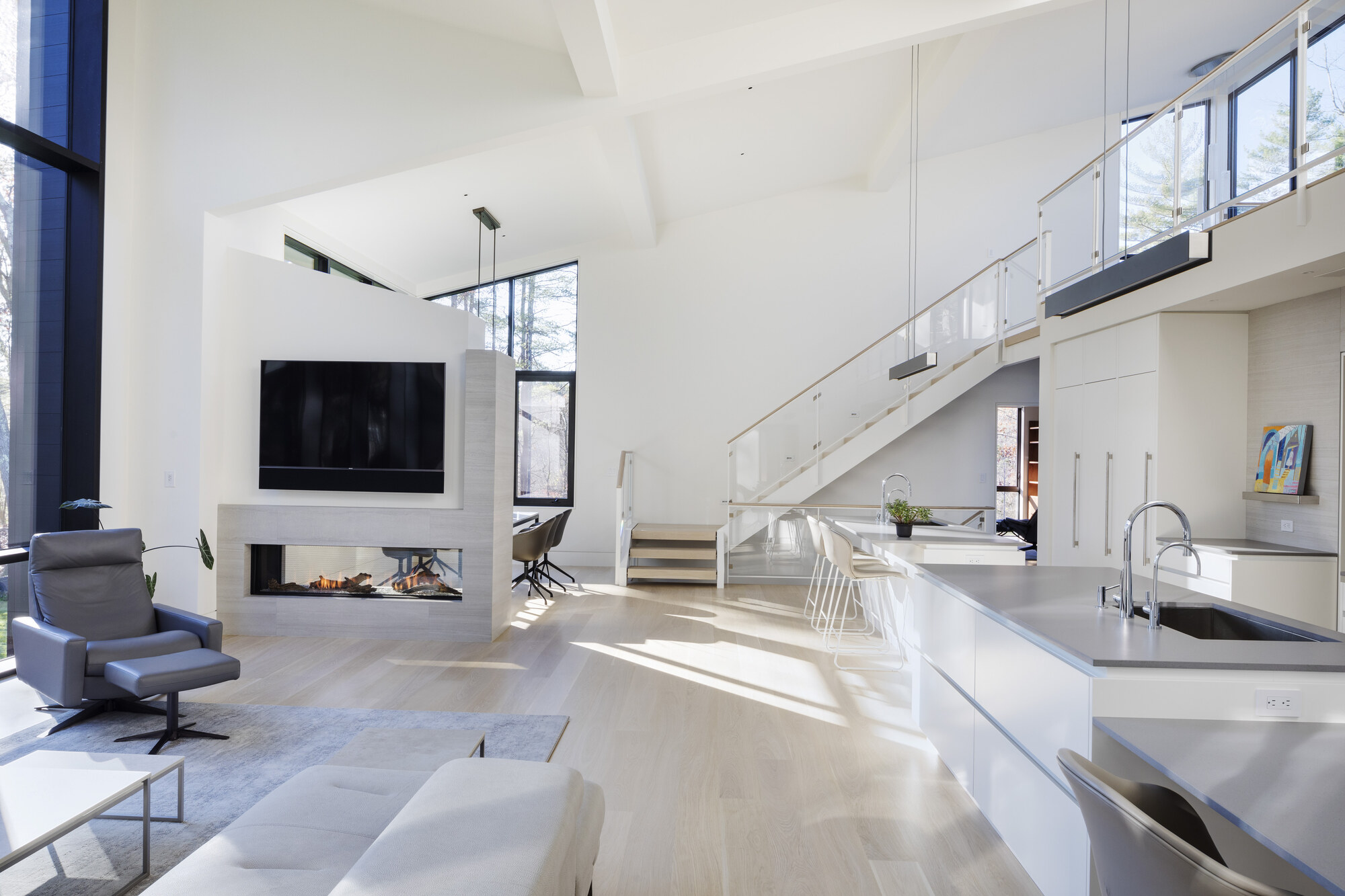 Carlisle Contemporary. A floating steel-and-glass stair rising through double-height glazing. Architect: Dewing Schmid Kearns Architects and Planners. Photography: Greg Premru.