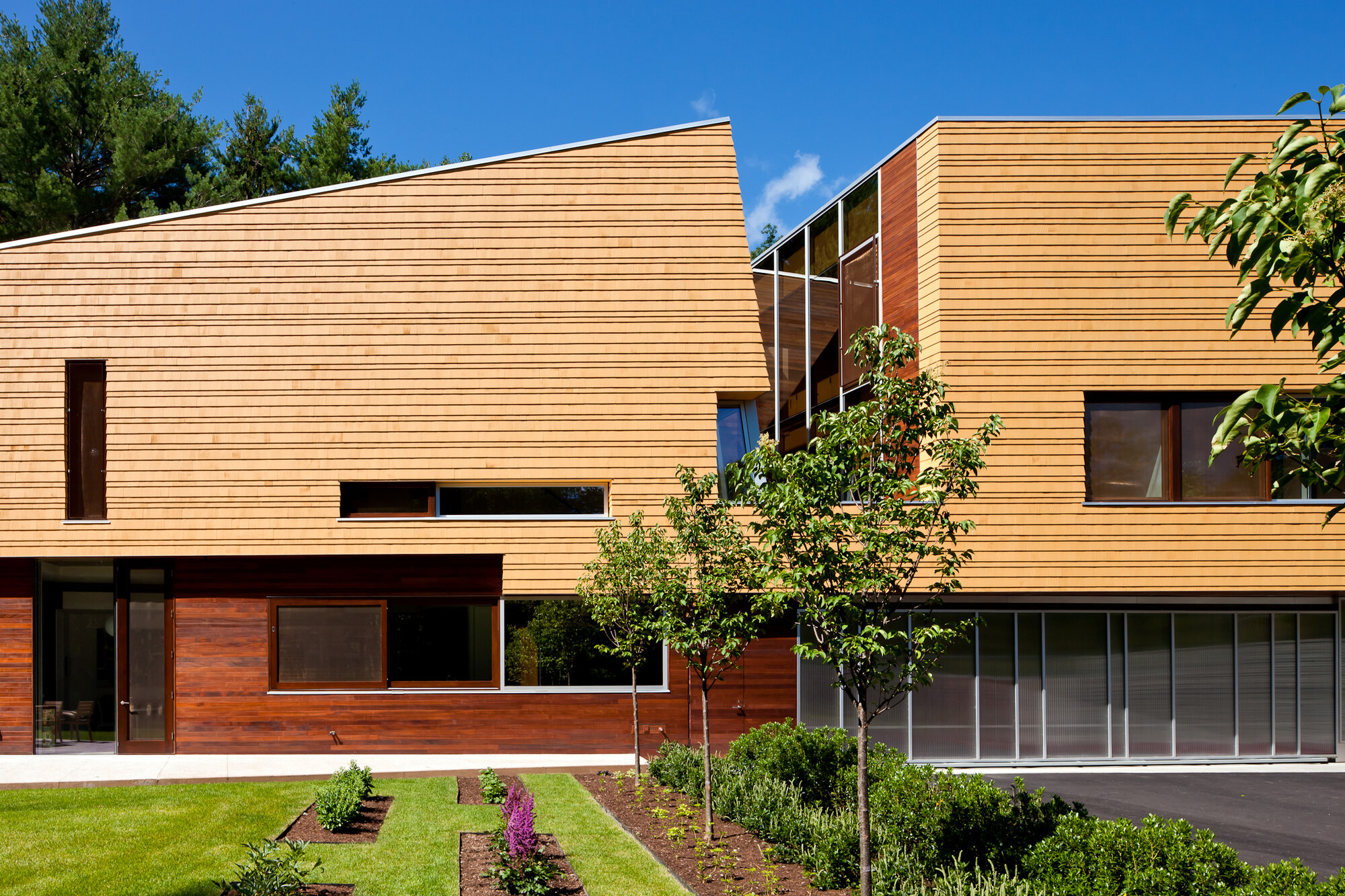 Evergreen Gallery, Lincoln. A 6,995-square-foot home on a former Christmas tree farm, with floating staircases, locally sourced maple millwork, FSC-certified hardwood, bamboo flooring and a geothermal heating and cooling system. The project received an Honor Award for Design Excellence from the Boston Society of Architects. Architect: ACTWO Architects.