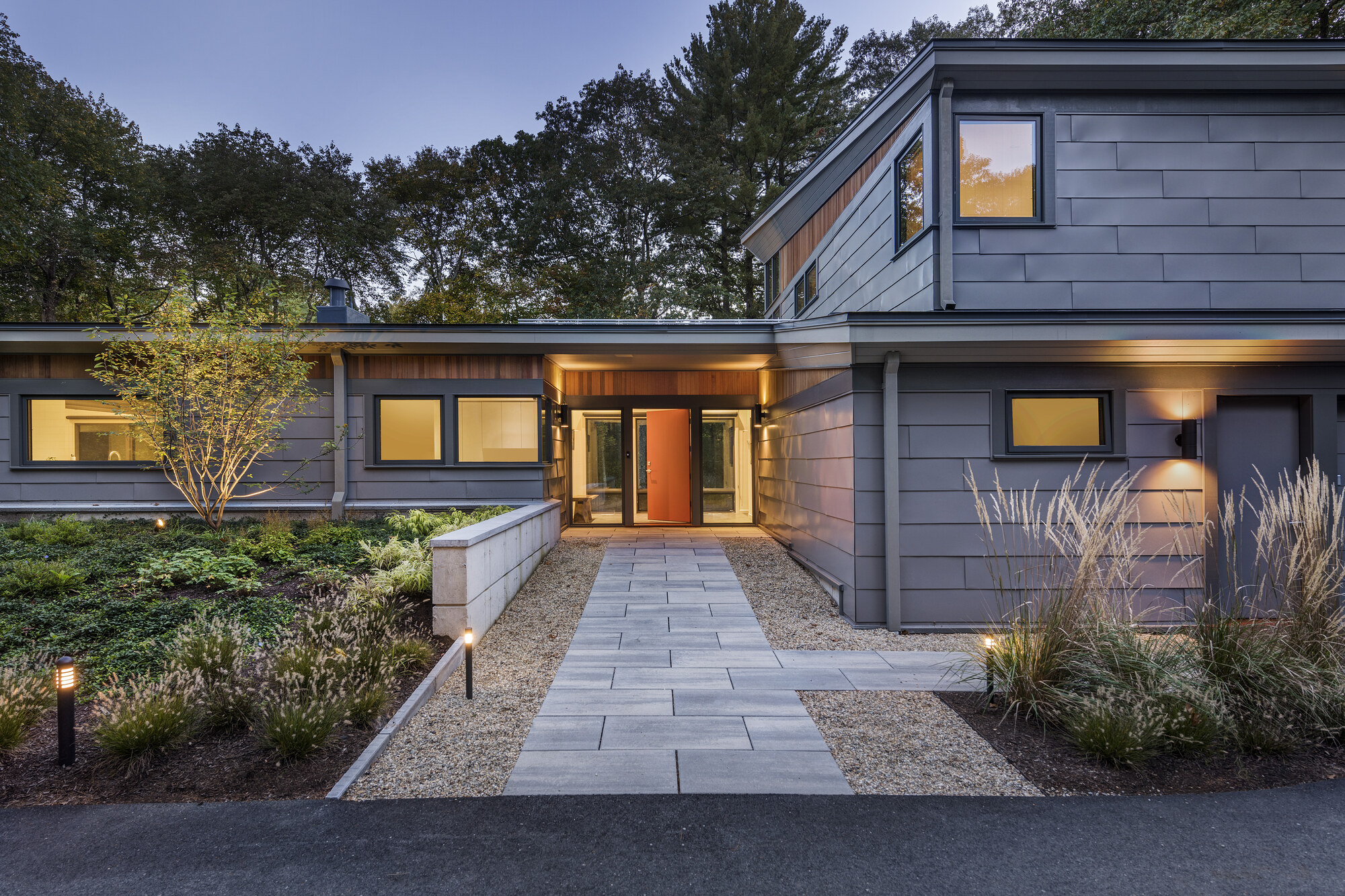 Weston Contemporary, Weston. Architect: Flavin Architects. Landscape: Lili Morss. Design consultant: Shelley Reed. Photography: Mark Doyle.